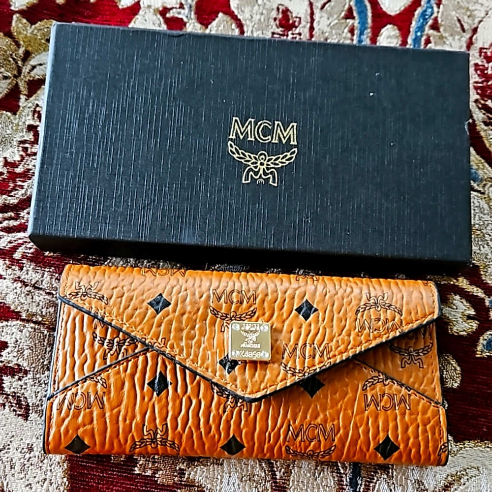Looks Like MCM Tracy Visetos Bifold Wallet